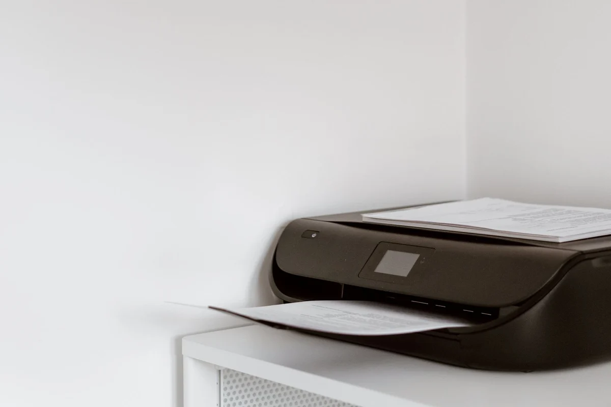 Compact printer with paper in its output tray