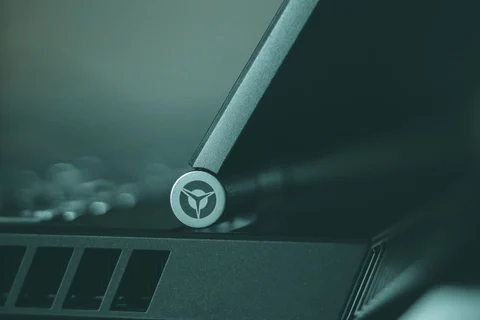 Visible junction between a laptop display and chassis