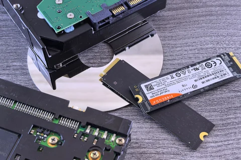 Different drives and storage media on a table